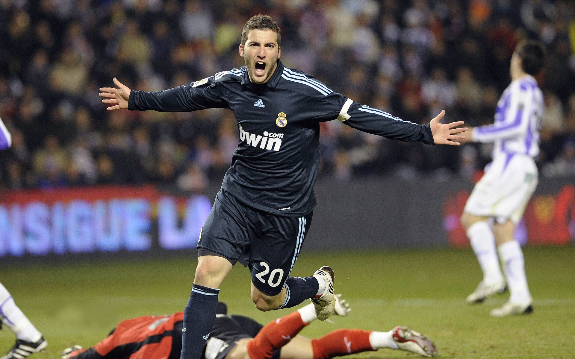 利物浦战平曼城,哈兰德和萨拉赫互飙进球,萨拉赫争议进球 利物浦2-1曼城 北京时间7月26